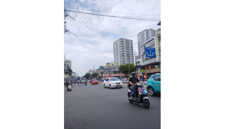 Hiếm Lạc Long Quân - Quận 11 - 4x18m HXH ngủ trong nhà - 2 tầng